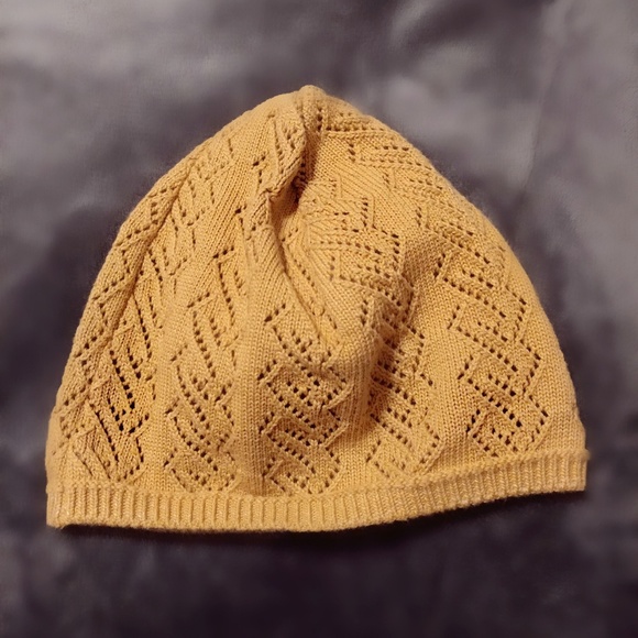 NWOT Peacock Design Beanie - Picture 3 of 3